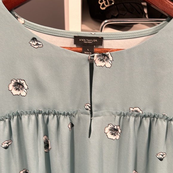 Ann Taylor Factory Floral Green Top - Picture 3 of 5